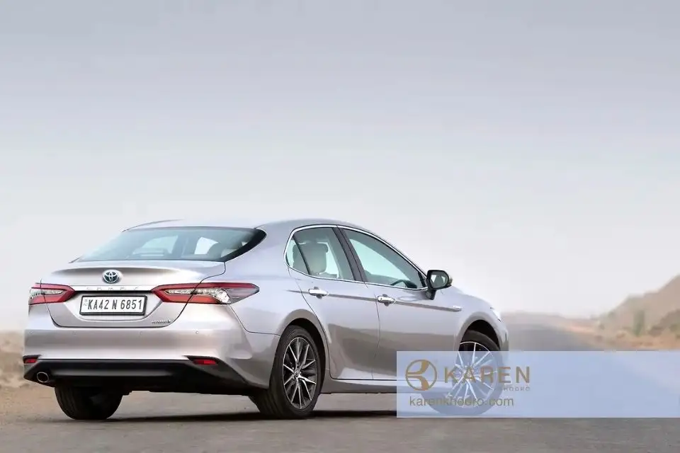 نمای خارجی تویوتا کمری hybrid ۲۰۲۴