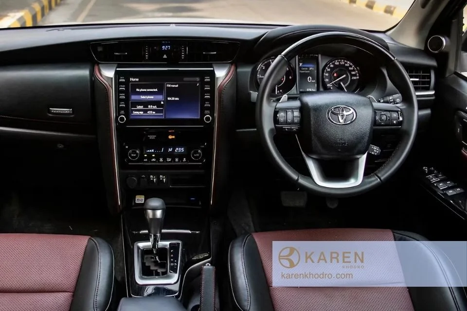 خرید تویوتا Wildlander Luxury | فروش و معرفی مدل ۲۰۲۴ - کارن خودرو نمای داخلی تویوتا Wildlander Luxury ۲۰۲۴